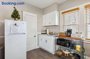 Stylish Lakewood Apartment - Free Parking & Wi-Fi - Image 3