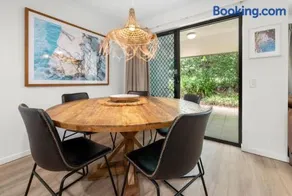 Modern & Stylish 2 Bedroom Townhouse - Image 5