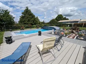 Titre proposé : Gîte familial avec piscine chauffée, jardin et jeux pour enfants à l'orée de la forêt d'Orléans - Image 2