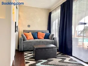 Private Bedroom & Bathroom Grove, Pool & City View - Image 3