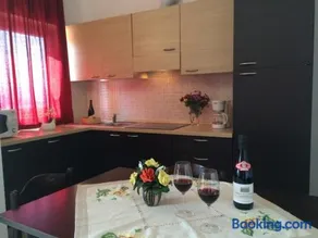 Spacious Apartment in Vercana with Jacuzzi - Image 3