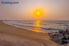 Azure Escape !Joyful 1 Bed Apartment close to the Sea! - Image 3