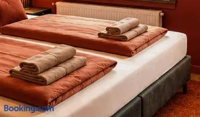 4Seasons - Vermillion Autumn Suites - Image 2