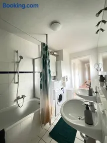 Geräumige Altbauwohnung mit 4 Schlafzimmern - Image 4