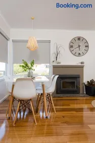 Penguin Beach House - Image 5
