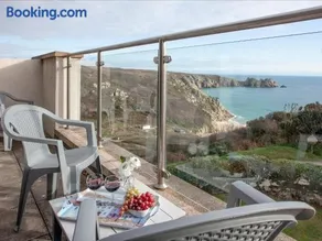 Cove View Apartment - Image 1