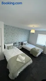 Contractors , holiday house, free parking , sleeps 5 - Image 1