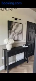 Luxury 3 bedroom house with free parking - Image 3
