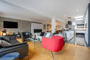 Maison de vacances adaptée aux familles avec jardin et terrasse - Image 5