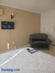 Universtas Guest House - Image 3