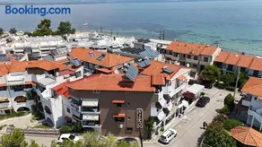 Haus Niko Apartments and Suites - Image 1