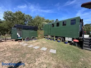 The Carriage Lorry at Tilleys Glamping - Image 1