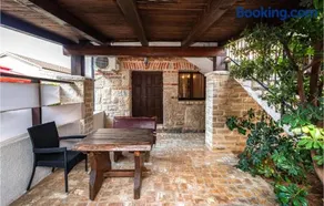 Five-Bedroom Holiday Home In Vir - Image 5