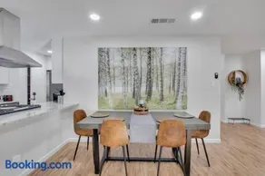 Evergreen - Modern Denton Home Near UNT - Image 2