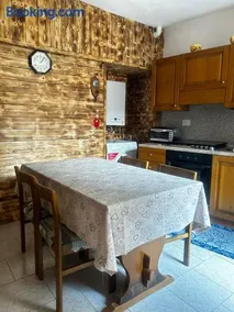 Fantástica casa vacacional apta para familias con terraza y barbacoa | Vistas a la montaña | Admite mascotas - Image 2