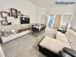 Amiral Courbet Apartment - Image 2