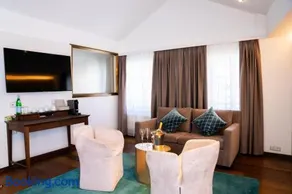 Luxury Boutique Hotel Iris Porsche - Image 2
