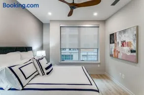 Modern luxury 1-bedroom in West Village - Image 4