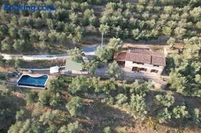 Private Casale with infinity pool in olive grove - Image 1