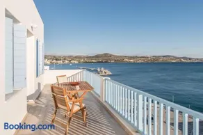 il porto di Milos - Image 2