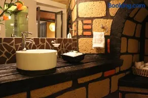 Aztic Hotel and Executive Suites - Image 3
