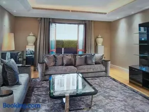 A Spacious Lateral Two Bedroom Two Bathroom Apartment - Image 2