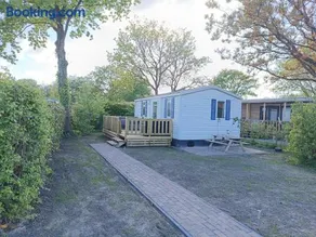 BJ Chalets - Simonsgat 40 - Vakantiepark Lauwersoog- Chalet aan SPEELTUIN - Image 1