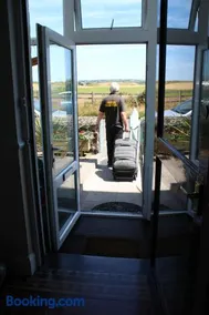 Sea Jade Guest House - Image 4