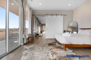 Canyon Oasis suite with Grand Mesa view - Image 4
