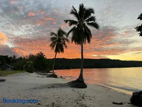 Lonnoc ocean view beach bungalows - Image 3
