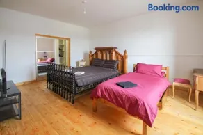 Lavish 2 bed sleeps 5 near Lanark - Image 2