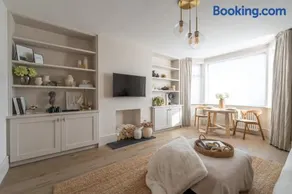 Blu's Seaview Apartment - Image 2