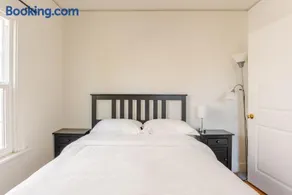 Cozy 5-Bedroom House, Perfect for Family and Work Groups - Image 4