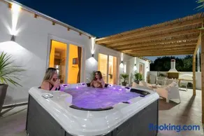 Jacuzzi deluxe villa - Image 1