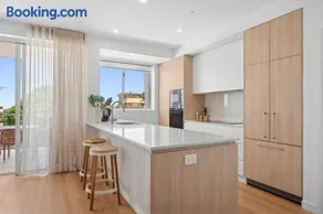 Luxury Beachside on Moreton - Image 3