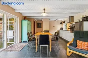 Charming Thatched Cottage Near North Sea - Image 2