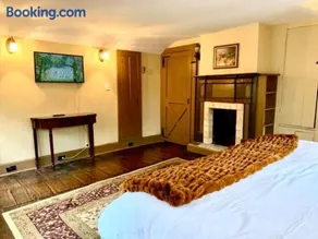 INCREDIBLE Northern Westchester Historic Hideaway - Image 4