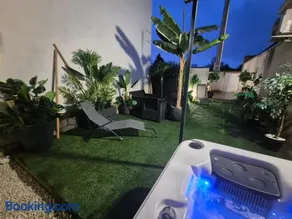 Studio avec Spa Privatif & Terrasse Jungle Dijon Centre - Image 3