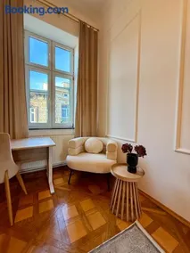 Vintage Rooms - Image 2