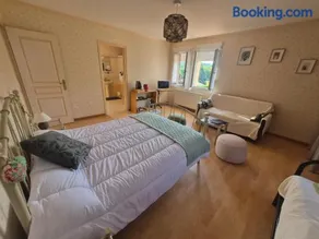 Chambre privée, terrasse et jardin à Luzech - Image 2