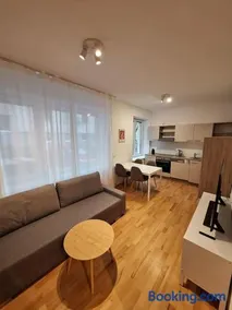 Central apartment with terrace and parking space - Image 1