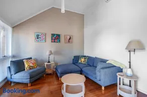 Pet-Friendly Ocean Grove Beach House VIC - Image 2