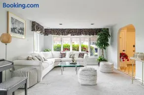 Luxury 6BR Single House Family Retreat - Parking 35 - Image 3