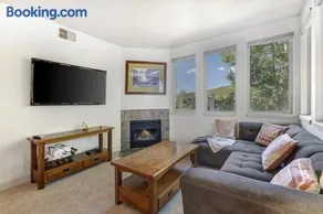 Light-filled condo with heated pool & hot tub near shopping & skiing - Image 2