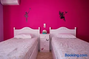 Luxury 3 Bedroom Apartment with Garden - Image 2