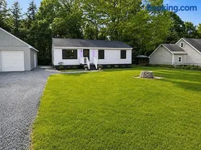 Newly Renovated Modern Home Near Saratoga - Image 2