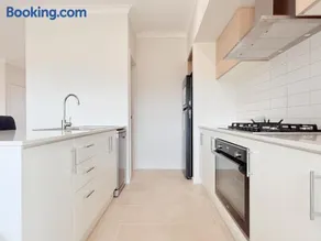 Spacious 4BR Family Retreat Rochedale Oasis - Image 3