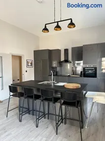 The Tower Suite - Town Centre, Spacious, 2 Bed, Sleeps 4 - Image 4