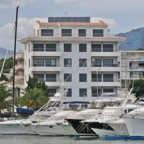 Luxe vakantieappartement aan de jachthaven van Altea met frontaal zeezicht - Image 1