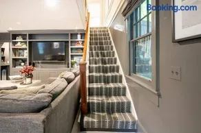 Exquisite Bedford Lux Retreat. - Image 3